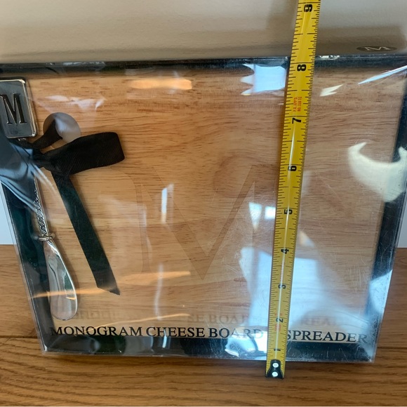 “M” Monogram Cheese Board & Spreader. NWT, in box. - Picture 5 of 7